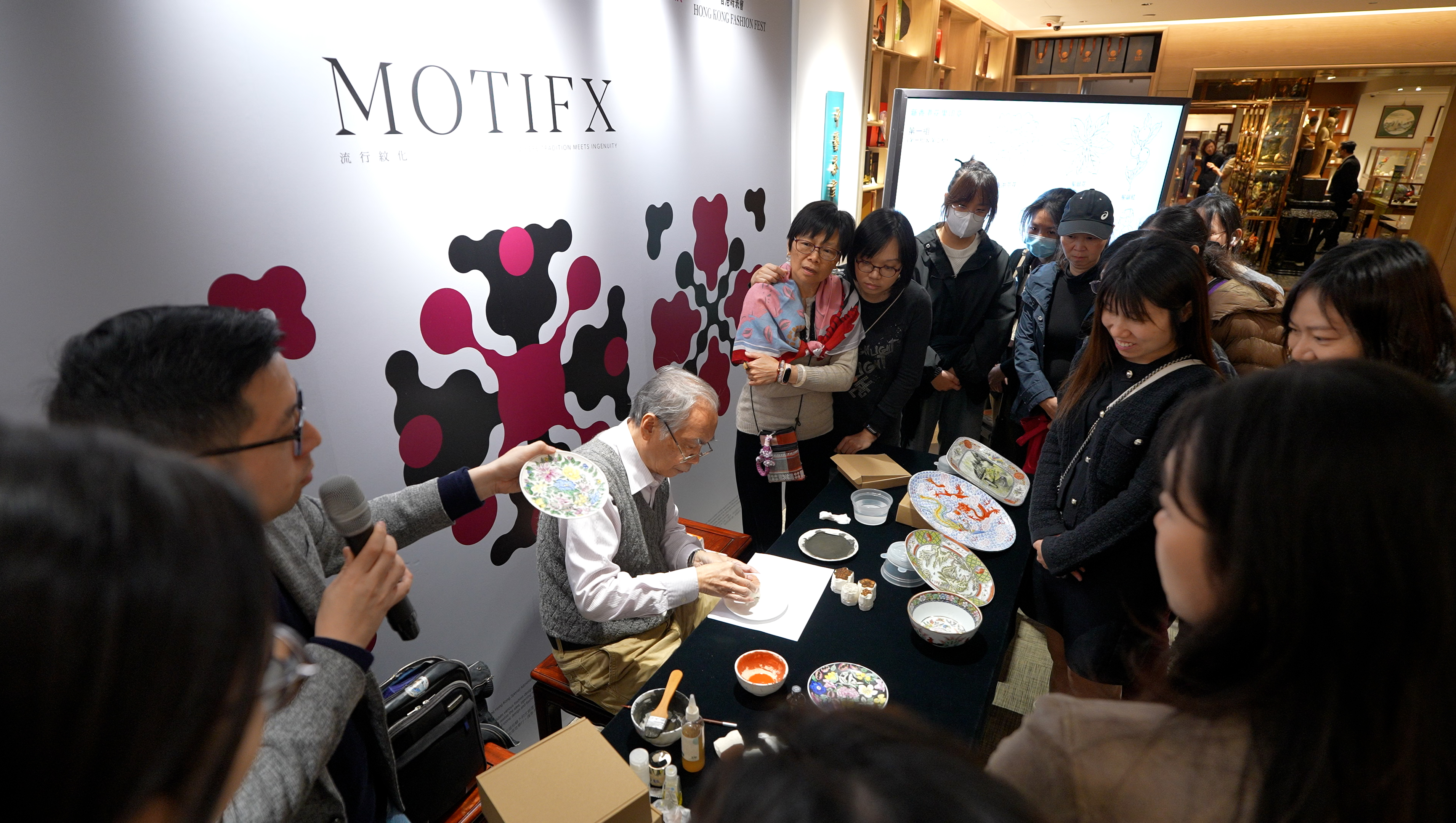 LIVE DEMONSTRATION: GUANGCAI PORCELAIN