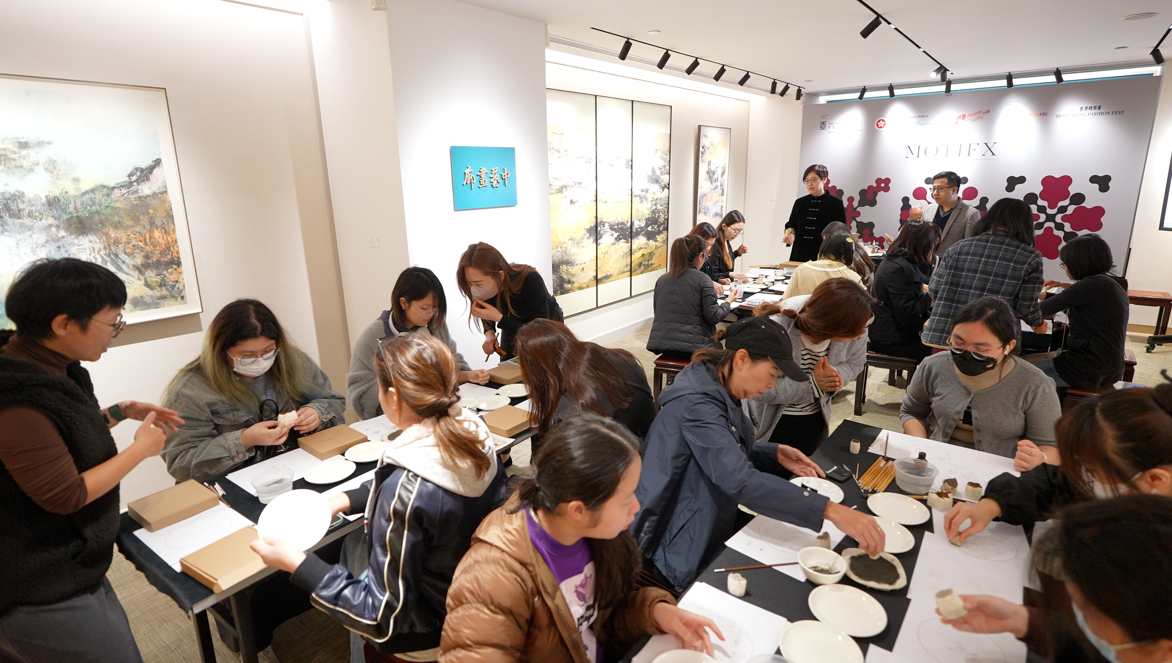 LIVE DEMONSTRATION: GUANGCAI PORCELAIN